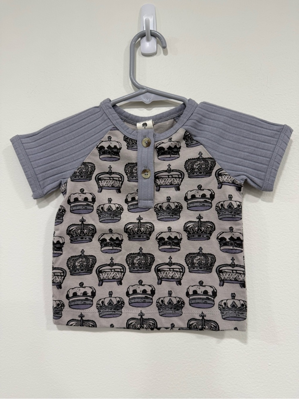 kate quinn Gray Crown Print Short Sleeve Henley Tee with Ribbed Sleeves